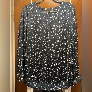 Banana Republic Nicole High Low Ditsy Preppy Floral Navy Blouse, Size M